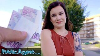 Ellenállhatatlan kicsike Eliss meztelenül pózol amatőr fotózáson