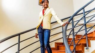 Fekete amatőr casting forgatás irodai fotózásra keményen megbassza a bazinagy faszú producer