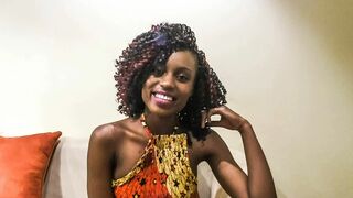 Mosolygós fekete csinibaba pov castingon keményen megkettyintve