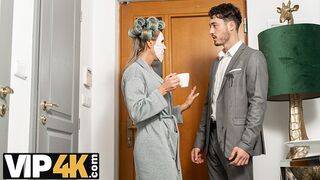 Az idősödő világos szőke francia mami újra csábít zsenge fickót