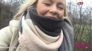 Forró zsenge kiscsaj kerékpáron dörzsöli lucskos puncáját