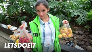 Latin Amerikai milf mary gomez arcára spriccel a forró hancúr után