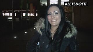 Mira grey német csoki ringyó kúrja az idegent pénzért a buszon