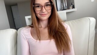 Della Cate tinédzser nevelő nővérét beavatja a porno titkaiba