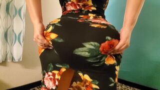 Crystal Lust méretes popsis milf-et megdúgják egy szextől füstölgő hotelszobában