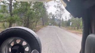 Adrenalinlöket után vad lezbi kúrás a szabadban