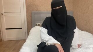 Csábító arab milf kéjsóvár utasításokat ad nevelő fiának