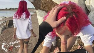 Vad tinédzser orál a strandon - lenyeli az egészet