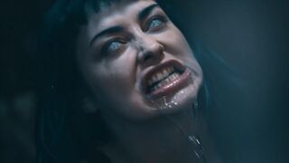 Bűbájos Kék Hajú Punk Kishölgy Átváltozása - Jewelz Blu a Parasited Csatornán Vadul Mag Numb-bal